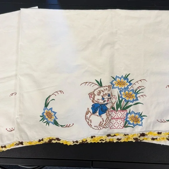 Vintage Pillow Cases Embroidered Kitten Floral Linen CrochetTrimWhite BlueYellow - Picture 4 of 5